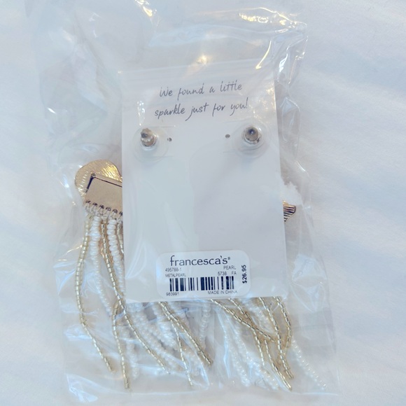 NWT Francesca’s Alia Pearl Metal Flower Dangle Earrings (Unopened) - Picture 2 of 5